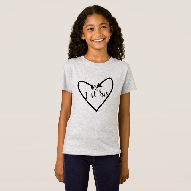 Lil'Syrran Sister Kids Script Arrow Heart Boho T Shirt (Hel framsida)