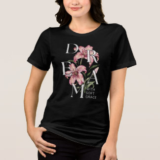 Lily Blomstermässig Typografi Vattenfärgskonst T Shirt