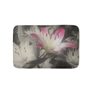 Lily Flowers in Black and White Badrumsmatta