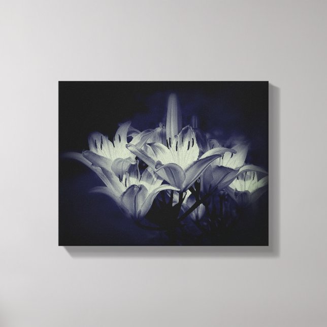 Lily Flowers in Black and White Canvastryck (Framsida)