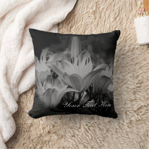 Lily Flowers in Black and White Personlig Kudde