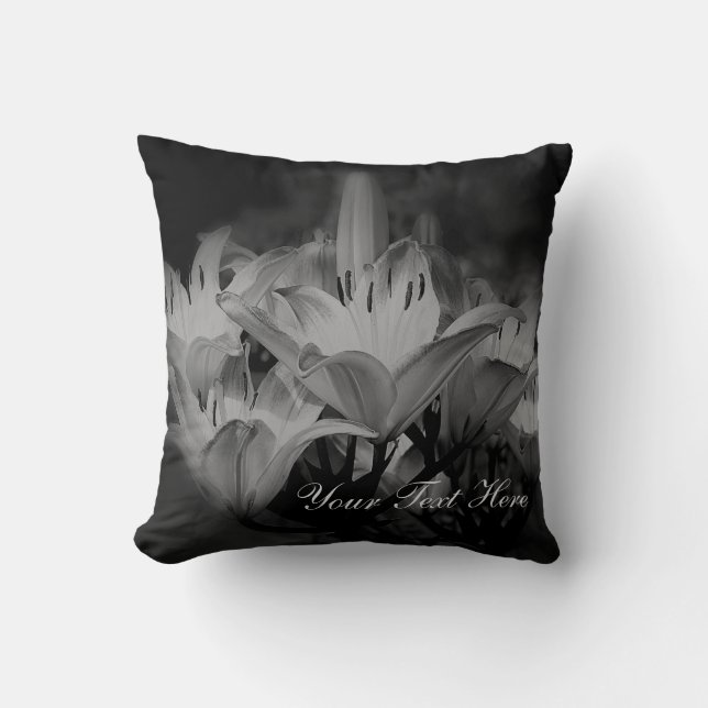 Lily Flowers in Black and White Personlig Kudde (Framsida)