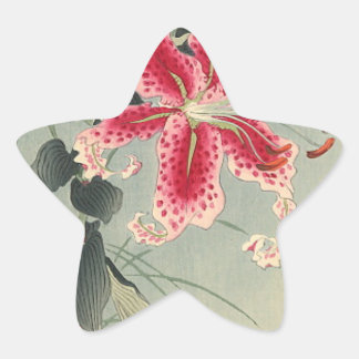 Lily och Butterflies av Ohara Koson Stjärnformat Klistermärke