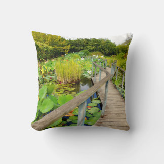 Lily Pond Throw Cushion Kudde