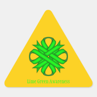 Lime Green Klöver Ribbon av Kenneth Yoncich Triangelformat Klistermärke