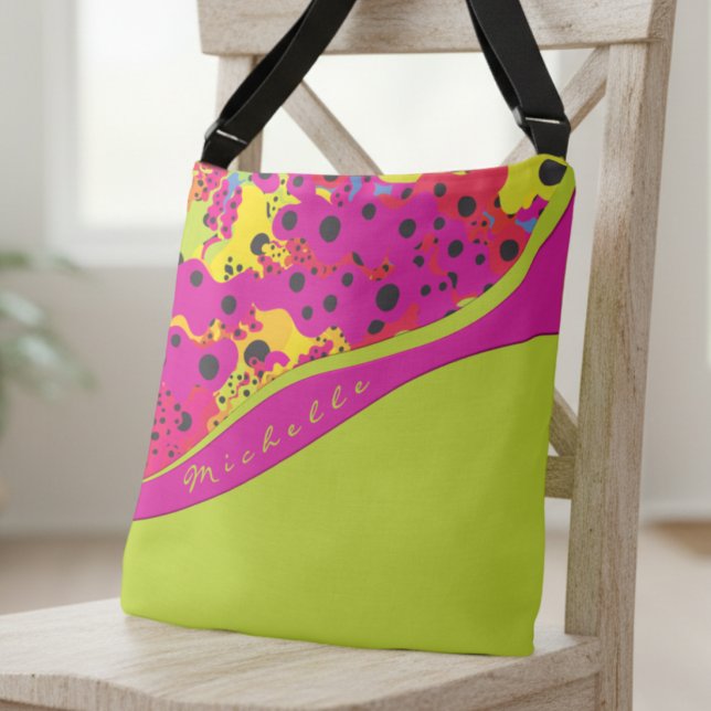 Limegrön och rosa prickig abstrakt axelväska (Cute hot pink and lime with black dots and you can customize the name making this bag fun and unique)