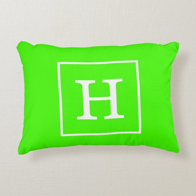 Limegrön vit ramad initialmonogram prydnadskudde (Framsidan)