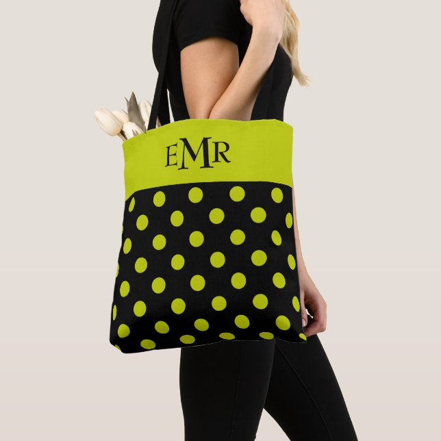 Limegröna prickar på svart monogram tygkasse (Närbild)