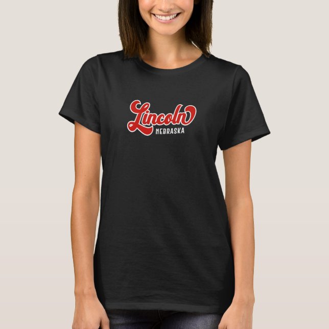Lincoln Nebraska Vintage Athletic Script Red T Shirt (Framsida)