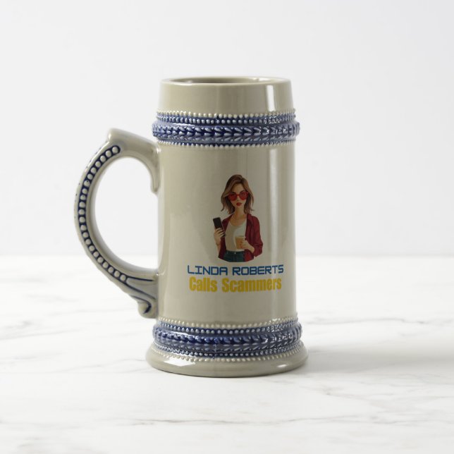 Linda Roberts Call Scammers Oktoberfest Beer Mugg (Vänster)