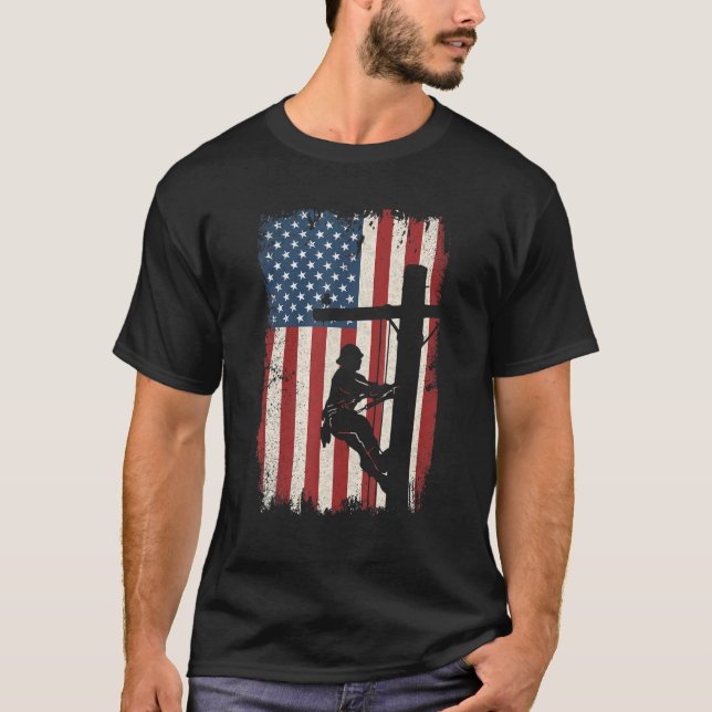 Lineman American Flagga Electric Lineworking 4:e a T Shirt (Framsida)