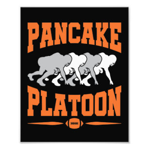 Lineman på fotbollens offensiv i Pancake Platoon Fototryck