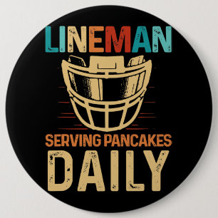 Lineman serverar Pancakes Daily Football Offensien Knapp