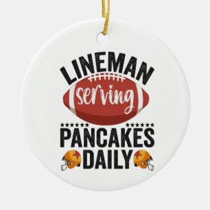 Lineman Serving Pancakes Daily Funny Football Gift Julgransprydnad Keramik