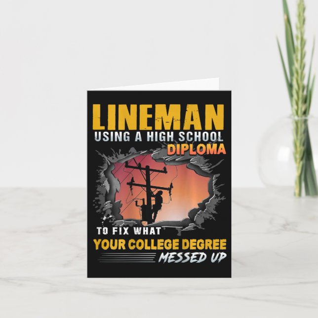 Lineman som använder ett gymnasiediplom för att fi kort (Framsida)