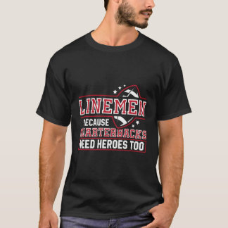 Linemen för kvarterback behöver hjältar och fotbol t shirt