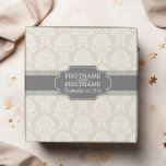 Linen Beige and Charcol Damask Pattern Presentpapper<br><div class="desc">En bröllop-samling med många artiklar som användor en vintage mönster och neutralt färg. Vår eller Sommar färg och en rad olika alternativ finns i denna uppsättning.</div>