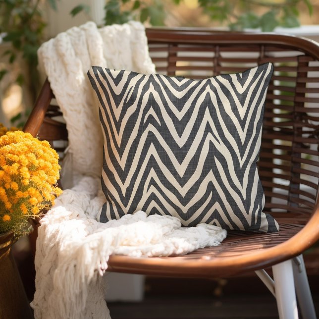 Linen Beige och Charcol Zebra tryck Kudde (Skapare uppladdad)