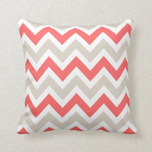 Linen Beige och Coral Chevron Kudde