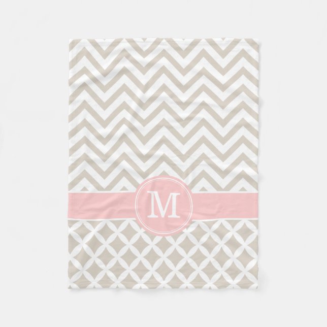 Linen Beige och Rosa Chevron Anpassningsbar Monogr Fleecefilt (Framsidan)