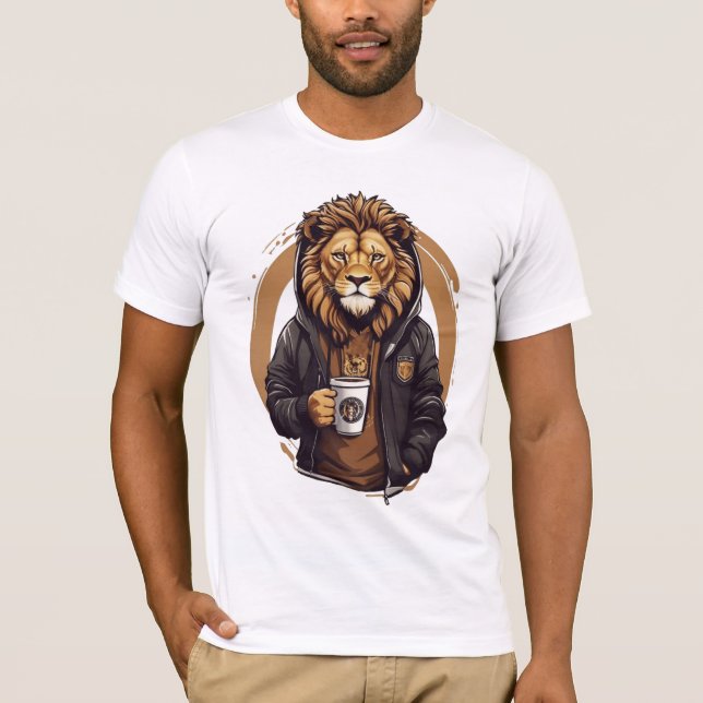 Lion Drinking Cofee design T Shirt (Framsida)