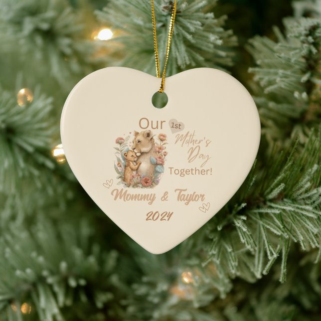 Lioness och baby, vårt första Mors dag tillsammans Julgransprydnad Keramik (Träd)