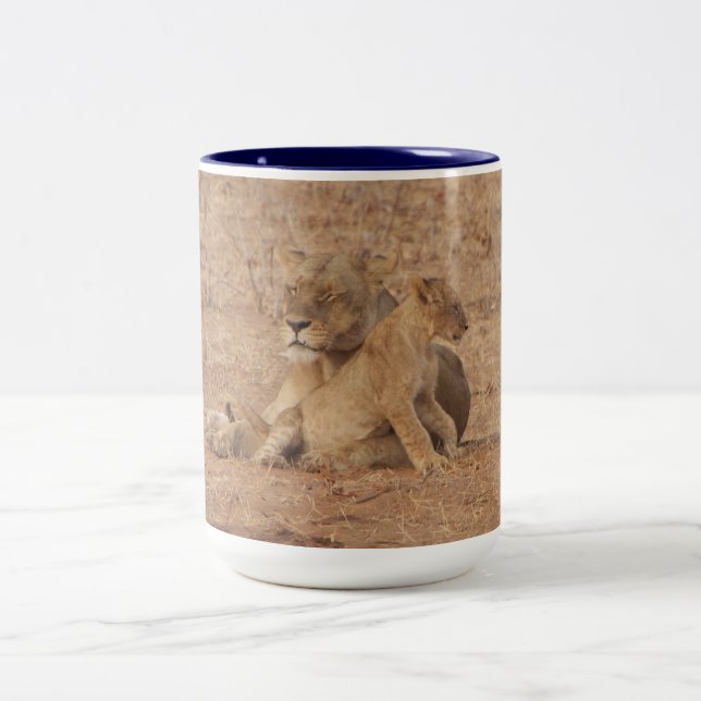 Lioness och Lejona Unge Mugg (Center)