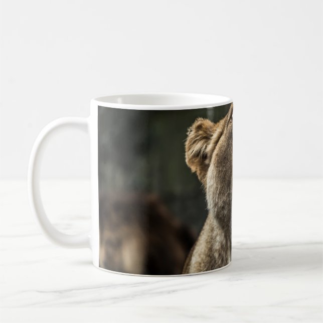 LIONESS YAWNING KAFFEMUGG (Vänster)