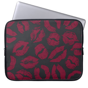 Lipstick Kisses: Mörk Red Imprint Laptop Fodral
