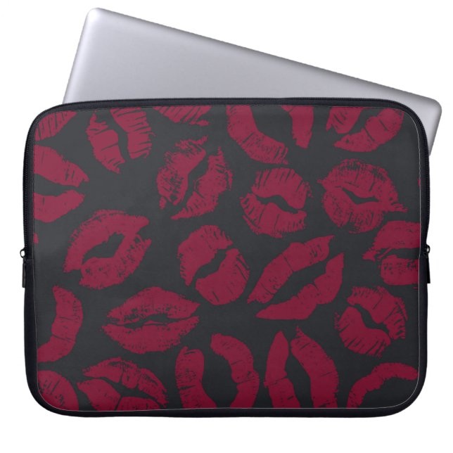 Lipstick Kisses: Mörk Red Imprint Laptop Fodral (Framsidan)