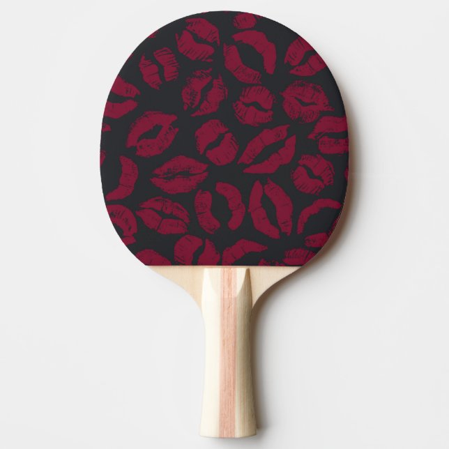 Lipstick Kisses: Mörk Red Imprint Pingisracket (Framsidan)