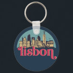 Lissabon Portugal City Skyline Vintage Cityscape Nyckelring<br><div class="desc">Vintage- och reflexritorier med vackra skyliner, attraktion och cityscape-konst. Coola skyscraper och byggnad silhuette illustrerar handelsvara för turister och resenärer. Perfekt som souvenir att ta med sig hem när man reser värld runt. Spara minnet av din resa och semester med familj och vänner. Bakgrunden till färg kan anpassas till färg....</div>
