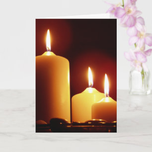 Lit Candles med en rött glöd, fredlig Kort