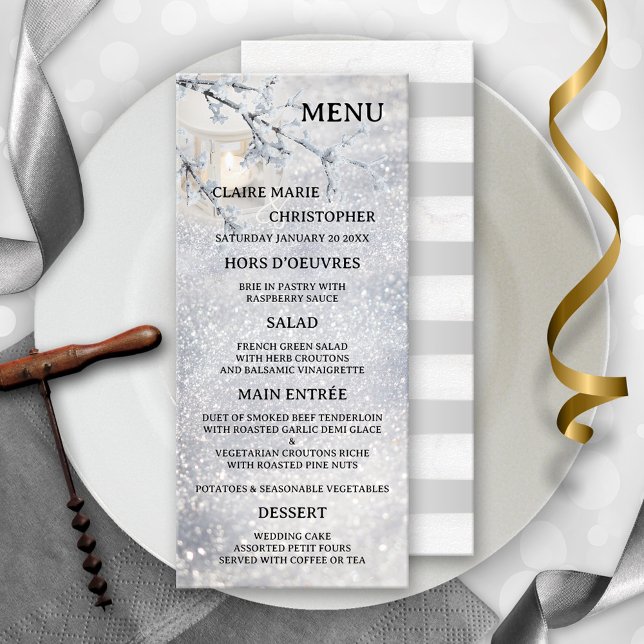 Lit Lantern Sparkling Snö Bröllop Meny (Winter wedding menu card featuring a candle lit lantern in sparkling snow.)