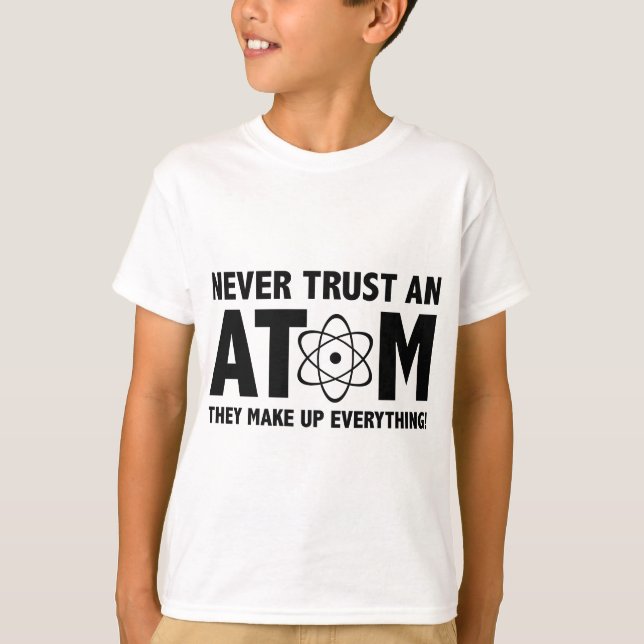 Lita aldrig på en atom. De hittar på allt. T Shirt (Framsida)