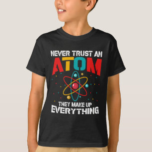 Lita aldrig på en atom.. De hittar på allt. T Shirt