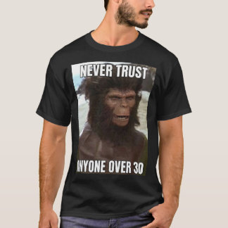Lita aldrig på någon över 30 säger Lucias T Shirt