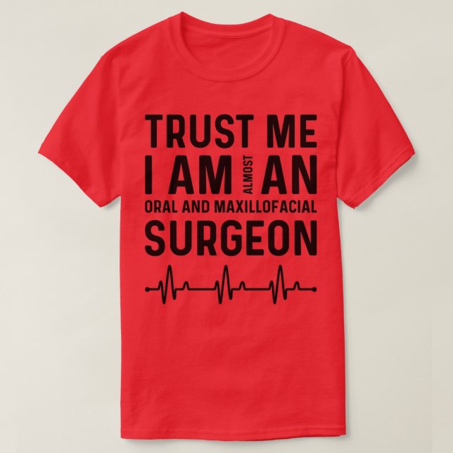 Lita på att jag nästan är Maxillofacial Surgeon T Shirt (Design framsida)