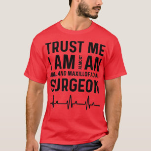Lita på att jag nästan är Maxillofacial Surgeon T Shirt