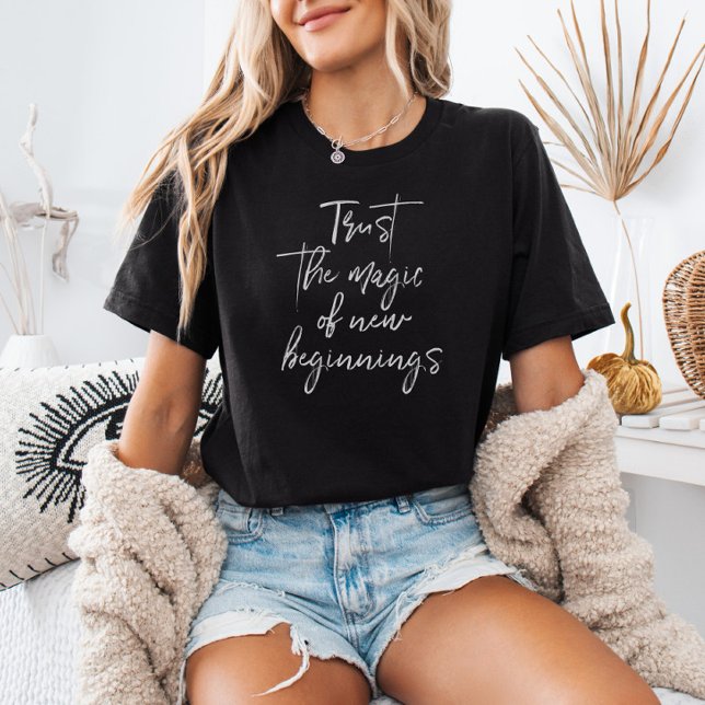 Lita på magiken för nytt startskript t shirt (Skapare uppladdad)