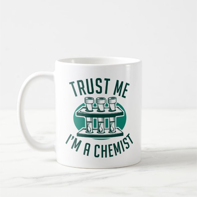 Lita på mig att jag är kemist kaffemugg (Vänster)