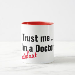 Lita på mig att jag är nästan doktor medicinskt pu mugg