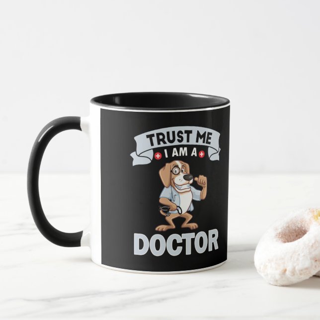 Lita på mig Im a Doktor T-Shirt Mugg (Med munk)