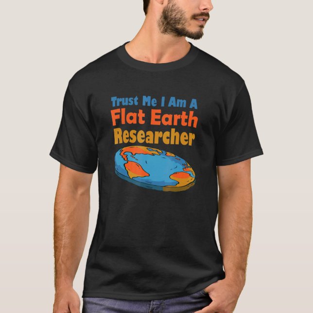 Lita på mig Im A Flat Earth Researcher - Flat Eart T Shirt (Framsida)