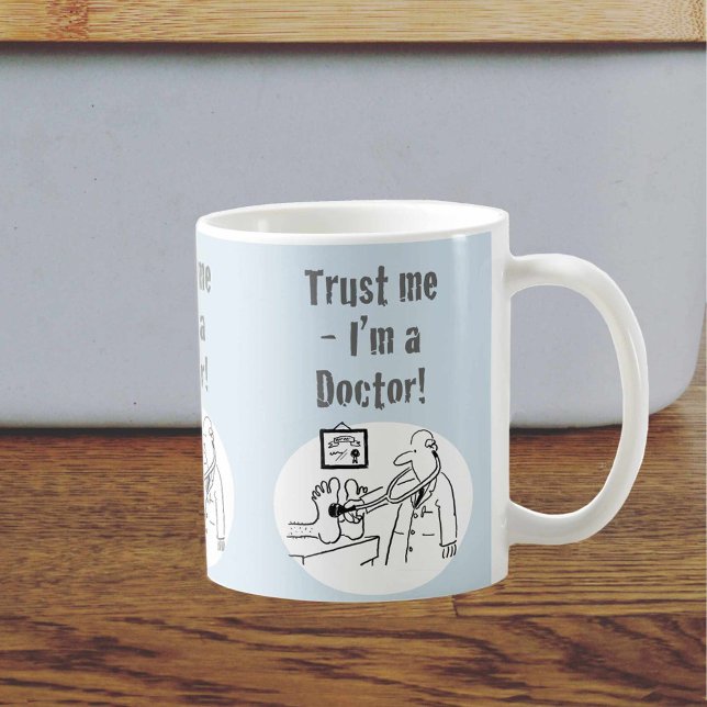 Lita på mig - jag är Doktor! Lustig Tecknad Kaffemugg (Skapare uppladdad)