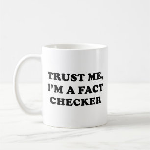 Lita på mig, jag är en Fact Checker Coffee Mugg