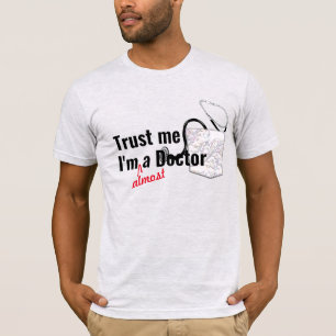 Lita på mig nästan en doktor-hälsovådlig puff. t shirt