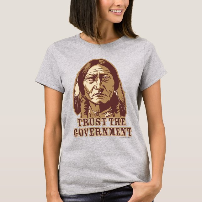 Lita på regeringen - Anpassad T-shirt (Framsida)