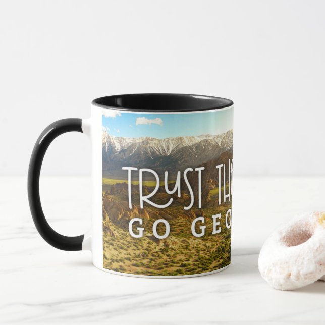 Lita på resan, gå Geocaching Geocacher Gift Mugg (Med munk)
