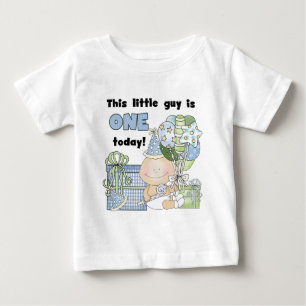 Lite är grabben Tshirts en och gåvor
